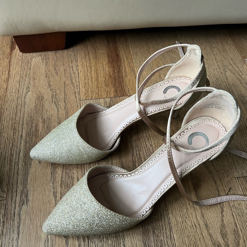 Gold Metallic Pump/Heel - Journee Collection